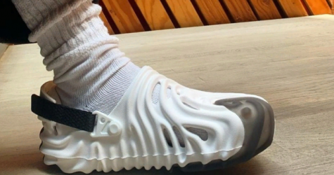 Crocs выпустил рельефные клоги в коллаборации с дизайнером Салехе Бембери