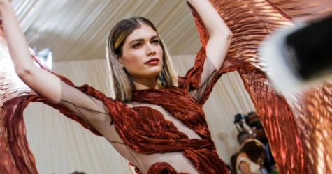 Трансгендерная модель Валентина Сампайо стала амбассадором Armani Beauty