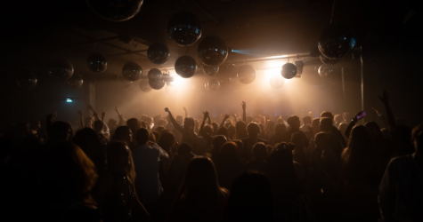 Фонд «Второе дыхание» запустил сбор выпускных костюмов для школьников из малоимущих семей