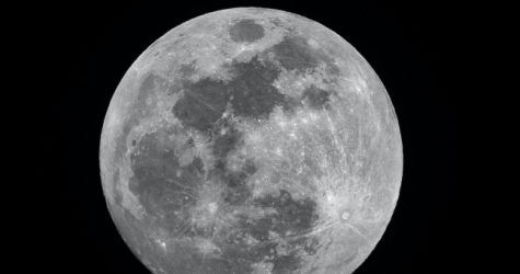 Индийский луноход прислал свои первые снимки поверхности Луны