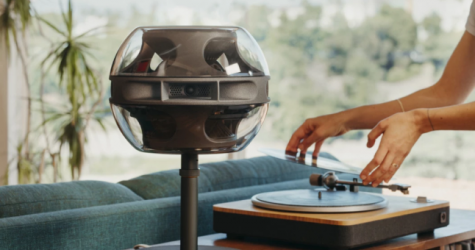 Бывший дизайнер Apple выпустил аудиосистему в виде сферы на подставке