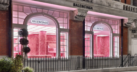 Balenciaga декорировал бутик на лондонской Mount Street розовым мехом