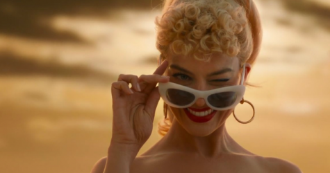 Грета Гервиг рассказала, почему отказалась вырезать из «Барби» сцену с бабушкой на скамейке