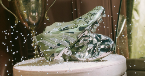 adidas показал лимитированную коллекцию кроссовок с кристаллами Swarovski