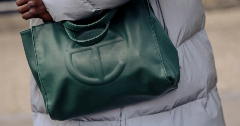 Telfar снова выставил на продажу сумки всех моделей и цветов