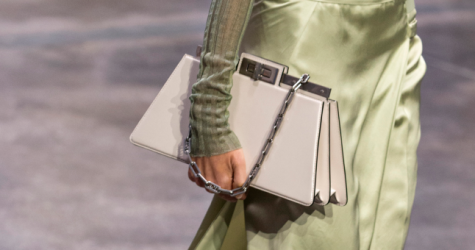 Fendi переосмыслил легендарную сумку Peekaboo