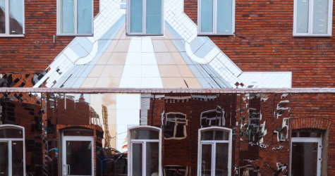 В Москве появился новый арт-объект — зеркальное панно Горн