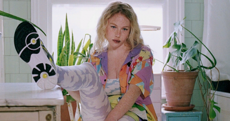 Лондонский бренд Lazy Oaf представил новую коллекцию в сотрудничестве с художницей Лаурой Каллаган