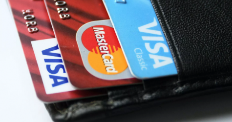 Попавшие под санкции российские банки больше не смогут выпускать карты Visa и Mastercard