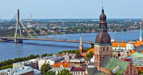 Латвия возобновит ограниченную выдачу виз россиянам