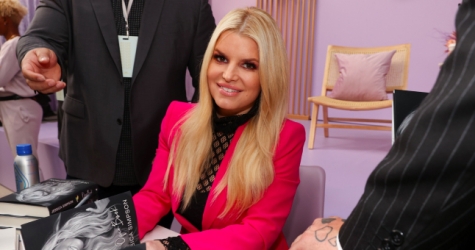 Amazon снимет романтическую комедию по мемуарам Джессики Симпсон