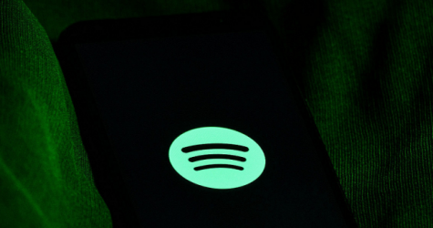 Spotify начнет помечать подкасты с обсуждением коронавируса