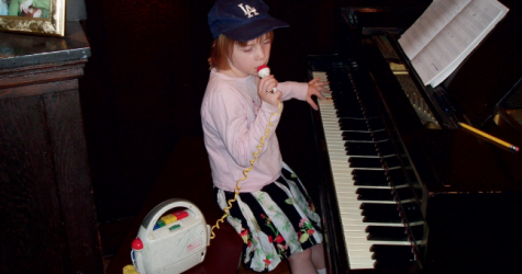 Билли Айлиш выпустит фотоальбом