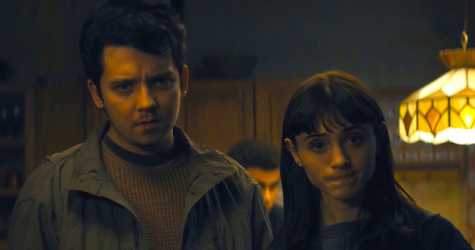 Появился трейлер хоррора «Игра в пятки» с Наталией Дайер и Эйсом Баттерфилдом