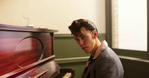 Биография Элвиса Пресли возглавила список бестселлеров Amazon после байопика База Лурмана