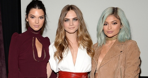 Кара Делевинь и актерская команда фильма \"Бумажные города\" на коктейле в Голливуде