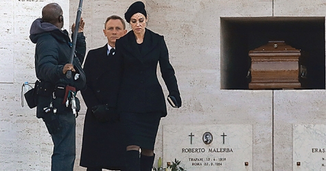 Моника Беллуччи и Дэниэл Крэйг на съемках продолжения бондианы