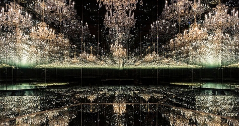 Яей Кусама создала три новые зеркальные комнаты