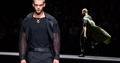 Обзор Buro 24/7: мужская коллекция Versace, весна 2017