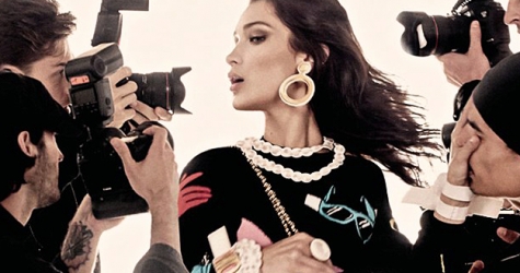 Джиджи и Белла Хадид на первых кадрах со съемок Moschino