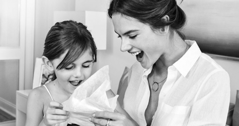 Алессандра Амброзио с дочкой в съемке для Michael Kors