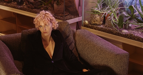 Саша Мельничук в специальной съемке Vetements