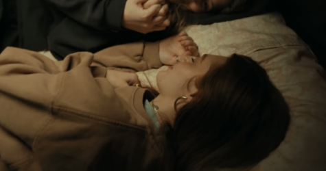 Хантер Шафер срежиссировала клип girl in red на песню «hornylovesickmess»