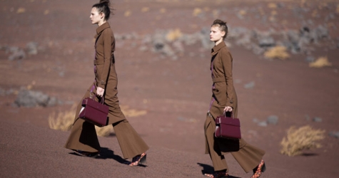 Ирина Шейк и Мариякарла Босконо в марсианской кампании Givenchy