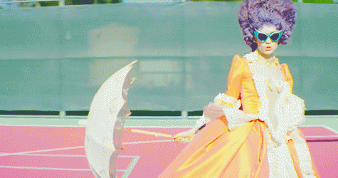 Grimes выпустила клип сразу на две песни