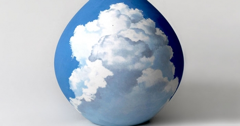 Летели облака: художница из Австралии рисует небо на вазах