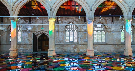 Игра света и цвета в древней английской церкви