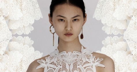 Королева пиратов, редкие цветы и другие элементы новой коллекции Alexander McQueen