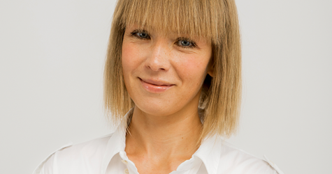 Косметичка Вики Газинской. «Я выбривала лоб, красилась в красный, сидела на диетах и пришла ко всему натуральному»