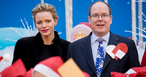 Принц Альберт и принцесса Шарлин вручили детям подарки