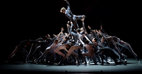 Les Bosquets: балет уличного художника JR на музыку Woodkid