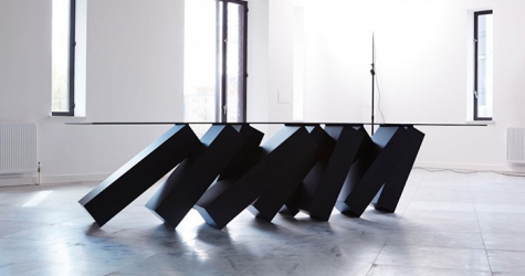 \"Падающий\" стол Megalith от Duffy London