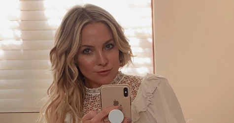 Каре, тёмные оттенки волос и другие бьюти-перемены звёзд к весне