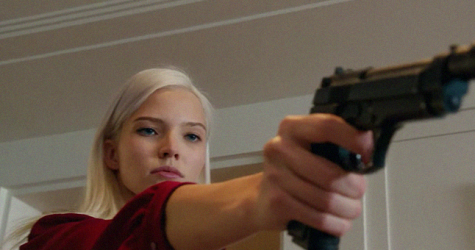 Саша Лусс играет наемную убийцу в новом трейлере фильма Люка Бессона «Анна»