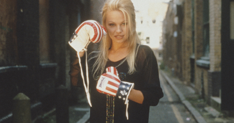 «Я сама скажу вам, кто я!» Как Памела Андерсон перепридумала себя — и вновь оказалась на коне