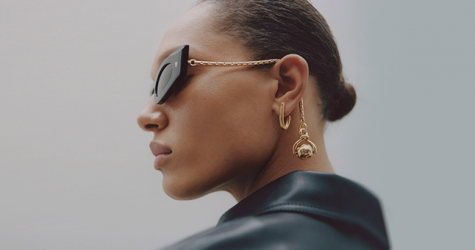 Вытянутые и прямоугольные — самые актуальные очки на лето. Вот 15 вариантов