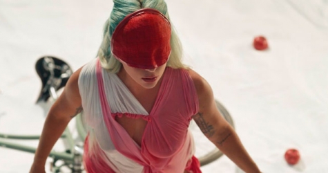 Леди Гага выпустила клип «911» с отсылками к фильмам Сергея Параджанова