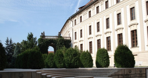 Борьба с модернизмом: пять неоклассических зданий