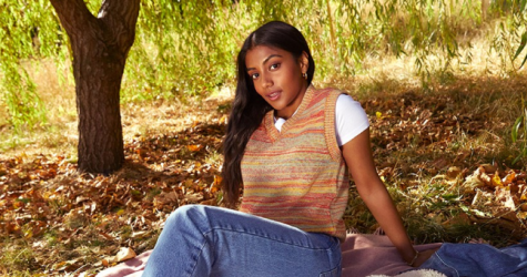 Чаритра Чандран из «Бриджертонов» снялась в новой кампании Levi's