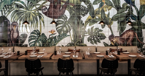 Иллюстратор Карина Эйбатова украсила греческий отель