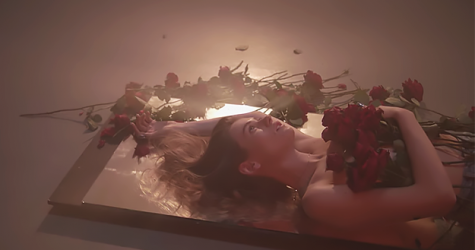 Луна выпустила клип на песню «Пули»