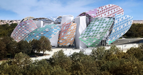 Fondation Louis Vuitton представил инсталляцию Даниэля Бюрена