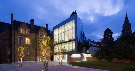 Библиотека от Захи Хадид в кампусе Оксфордского университета