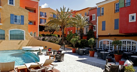 Живая легенда: отель Byblos Saint-Tropez