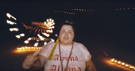 Alyona Alyona выпустила видео на трек «Велика й смiшна»