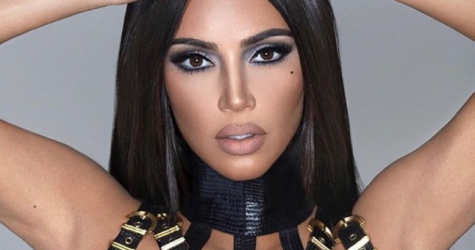 Ким Кардашьян выпустила коллекцию средств для макияжа в стиле 90-х